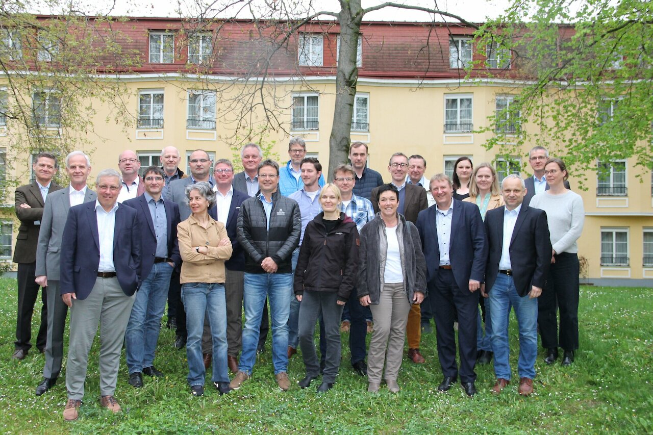 EMAV experts discussed new aspects for the prevention of animal diseases and zoonoses with proven veterinary scientists Image 1